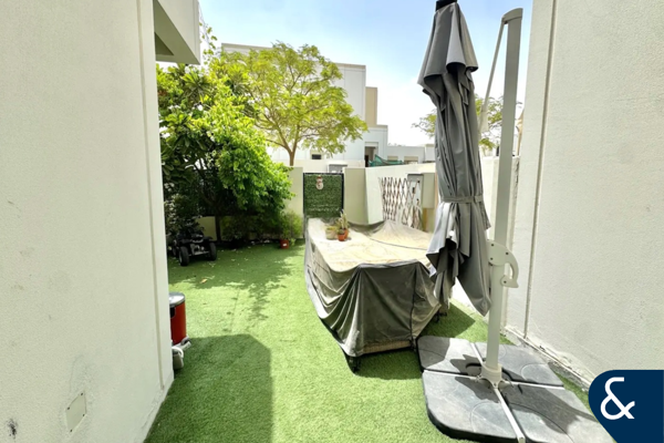 Single Row | Pool & Park | Vacant On Transfer